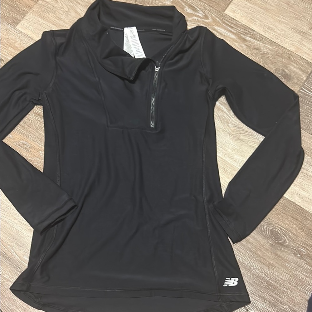 New Balance Black pullover 💥
